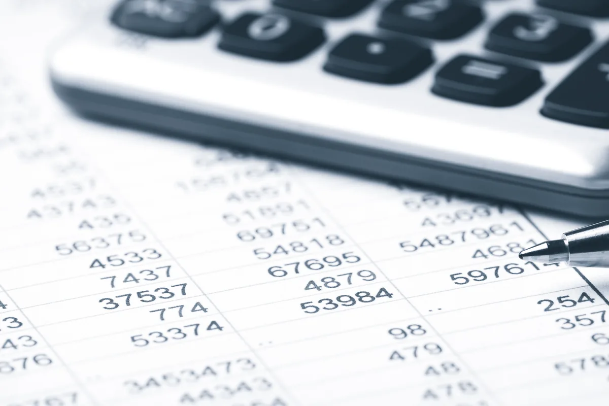 Documents comptables et calculatrice